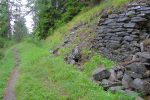 On longe l'ancien bisse des Audannes, qui n'a jamais fonctionné