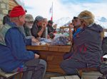 Le casse-croute est le bienvenue, après tout il est 12h45