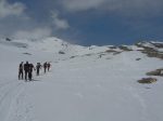 Le sommet de La Luette est sous les nuages, on marque une courte pause pour enlever des vêtements