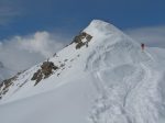 On peut passer à skis, mais presque tout le monde le fait à pieds