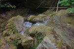 L'eau creuse dans le rocher