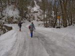 On marche peu, on monte sur la gauche après le pont.