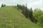 Sur la crête. A droite le tourniquet du chemin de la descente