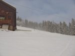 On passe devant le 1er chalet pour longer la forêt