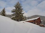 Un chalet (en bas à droite du Pt1429) dont les conduites en cuivre se voient de loin, un peu de soleil.