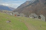 Sur la route le joli hameau de Soi di Dentro