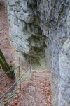 Passage taillé dans la roche