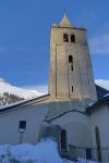 Premiers rayons de soleil sur l'église.