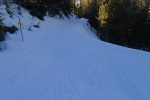 On rejoint la route au Pt1718, descente à droite