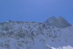 Zoom sur la cabane du Vélan, à gauche