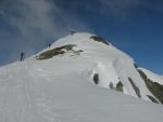 Les Monts Telliers, face O. On enlève les peaux là où se trouve le skieur en train de replier ses peaux. On finit à pieds les derniers mètres.
