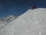 Les Monts Telliers, 2951m, avec au fond la pointe Walker des Grandes Jorasses et une partie du Mont-Blanc. La vue s'est totalement dégagée pendant la fin de notre montée pour notre plus grand bonheur !