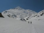 Les Arêtes de Tcholeire, avec Tête Rouge et la Pointe de Barasson. Une bouche d'aération du tunnel du Grand-Saint-Bernard.