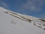 Presque en haut de Creux du Mourin, on fait une pause, on regarde le topo, et évaluons la neige moyenne ici, orientée O avec un faible regel nocturne.