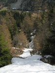 Avant Le Sard, P1755, je décide après hésitation de quitter la route pour un couloir orienté O. Au début ce fut sympa mais pas la fin ! A éviter donc ! Mais je ne le sais pas encore ...