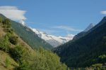 La Dent Blanche qui porte bien son nom, à gauche