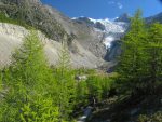 En descendant cette moraine, vue le glacier de Riedgletscher