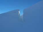 La crevasse bien large.