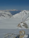 Le col de Cheilon au 1er en bas et les Dents du Midi au loin