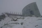 Un dernier coup d'oeil sur la cabane avec sur la gauche les panneaux solaires.