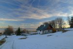 La ferme de LEs Pernet avec le parking juste en-dessous