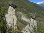 Les rochers tiennent en équilibre mais on dirait que c'est instable ... et pourtant ça tient