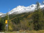 On finit par arriver à notre point de départ, à Arolla dans le virage du Pt1968 (Les Magines). La cabane est là-haut dans la neige