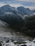 Arolla, notre point de départ, est en bas