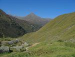 Vue arrière sur le chemin parcouru. Je pense que c'est Crêta de Vella au milieu