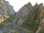 Des échelles et des câbles. Sans grande difficulté dans un terrain sec ! Attention c'est un secteur au nord. J'étais content de retrouver le soleil pour me réchauffer.