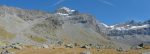 Grands Plans, la vue se dégage et nous découvrons où se perche la cabane de Valsorey (rochers au centre). Il reste encore une belle montée pour y arriver ! Panorama depuis les Grands Plans en direction des Combins