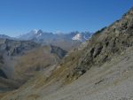 Vue arrière en montant sur la pointe Walker des Grandes Jorasses et le Mont-Blanc