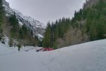 Je quitte la piste (partant à droite) pour filer tout droit vers Barme. C'est le parking d'été.