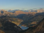 Le Lac de l'Hongrin avec les jolies couleurs de fin de journée