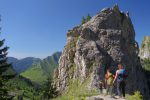 Au Col de Bonaudon, aller au pied de la paroi et descendre à gauche