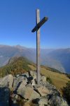 La croix sous le sommet du Pt2052