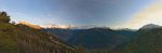 On arrive à un col, mais voyant les traces, je monte au sommet sur le L de Le Dailley. Vue panoramique sur le Val de Bagne (gauche) et le Val d'Entremont (droite)