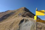 On arrive au col de la Marlène (2315), on récupère un peu de notre montée pour suivre le chemin plus fréquenté vers Pierre d'Avoi