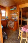 L'intérieur de la cabane du Rizel