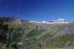 Sur la route du Sanetsch, vue sur le glacier du Tsanfleuron, il avait neigé la veille.