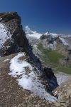 Une brèche avec une vue plongeante sur le Sanetsch