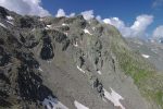 Il y a deux variantes pour rejoindre le col du Bastillon, la version  inférieur par le chemin des Chevaux et la version supérieur sous la Pointe de Drône. J'ai choisi cette dernière option qui me semblait éviter une descente. Le chemin se devine sur la gauche de la photo.