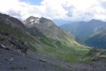 Et nous arrivons à la Fenêtre d'en haut, avec vue sur la vallée d'Aoste déjà prise en photo au tout début. Le col du Grand Saint Bernard est au centre gauche.