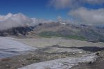 Le bas du glacier du Tsanfleuron, on voit un point clair (au centre du 2ième tiers) qui est la cabane de Prarochet, 2555m.