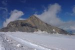 Pour monter à l'Oldenhorn, il faut partir tout à droite par le col de l'Oldensattel, puis c'est un chemin en bleu.