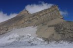 Ayant mes crampons dans le sac, je décide de les mettre, je ne les aurai pas porté en vain. Depuis le col du Tsanfleuron, jusqu'en bas du Sex Rouge, je parts en solo sur ce glacier qui n'est pas crevassé.