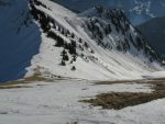 Il faut rejoindre le col de Verne, mais ce versant plein S (adret), est bien dégarnie, il y a juste de quoi skier en slalomant.