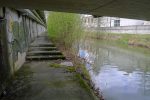 Je passe dans les berges bétonnées de la Câblerie