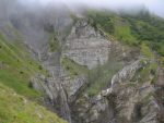 La rivière et sa chûte qu'il nous faut contourner par le haut.