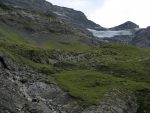 Vue sur les ruisseaux du glacier de Pierredar, on voit sur la gauche le reste du glacier Mauvais.